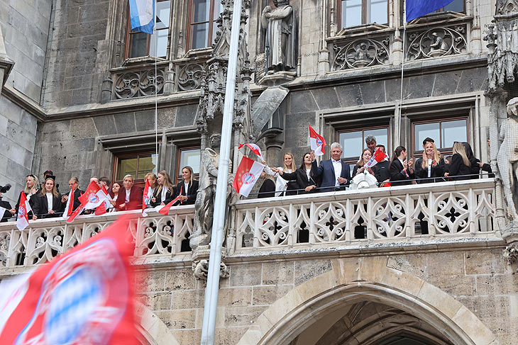 Oberbürgermeister Dieter Reiter und Sportbürgermeisterin Verena Dietl haben die FC Bayern Fußballerinnen im Rathaus empfangen und ihnen zur Deutschen Meisterschaft gratuliert (Foto: Michael Nagy/Presseamt)